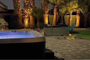 Terrace/patio - Las Vegas Getaway!! Sleeps 10+ King Bed. Jacuzzi. Open Layout!! (Las Vegas)