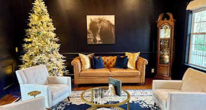 Luxury 7 bedroom mansion with horses, pool, hot tub, pond, swings and fire pit!