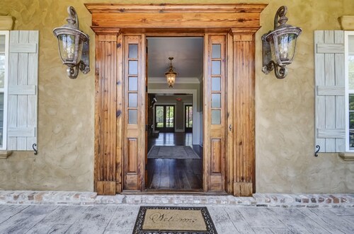 Luxury 7 bedroom mansion with horses, pool, hot tub, pond, swings and fire pit! 