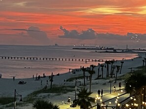 Beach - 2 bed 2 bath condo across the street from the gulf! (Biloxi)