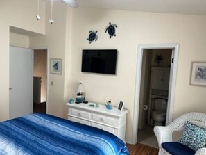 2 makuuhuonetta, työpöytä, silitysrauta/-lauta, ilmainen Wi-Fi