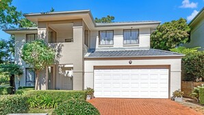 Unclassified image, 2 of 24, button - KozyGuru | Westleigh | 4 bed room  |  Free parking (Westleigh)