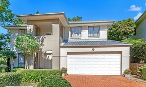 Exterior - KozyGuru | Westleigh | 4 bed room | Free parking (Westleigh)