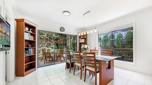 Unclassified image, 4 of 24, button - KozyGuru | Westleigh | 4 bed room  |  Free parking (Westleigh)