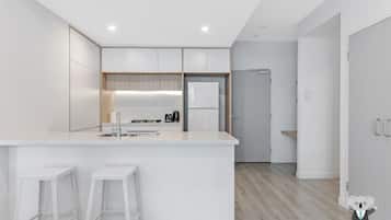 Frigorífic, microones, forn i placa de cuina