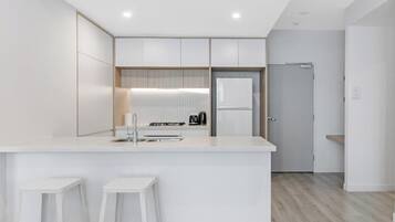 Refrigerador, microondas, horno, placa de cocina