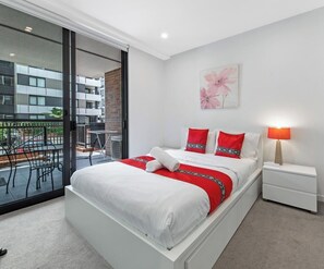 2 bedrooms, desk, iron/ironing board, WiFi - KozyGuru | Penrith | 2 Bed 2 Bath Apt Free Parking (Penrith)