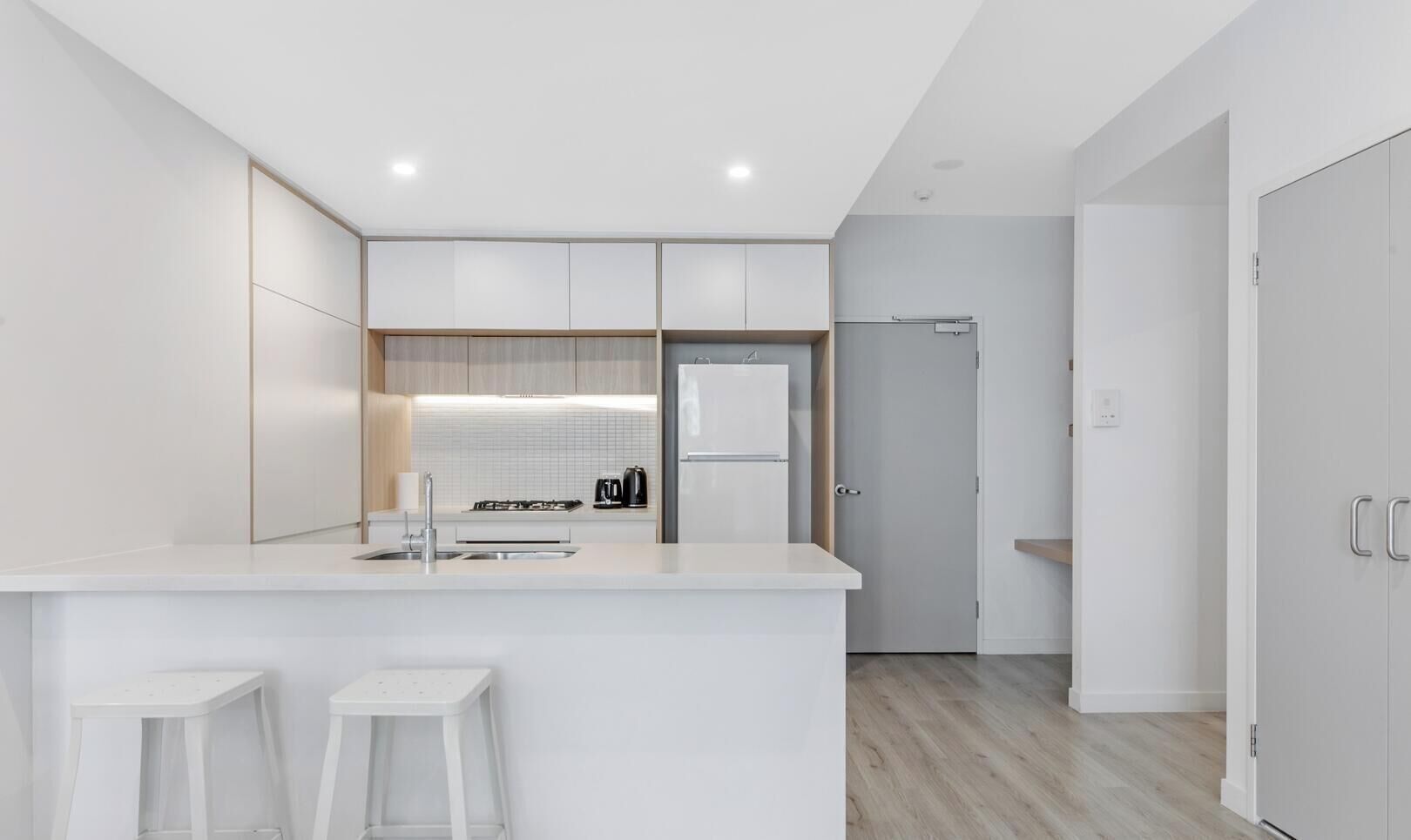 Refrigerador, microondas, horno, placa de cocina