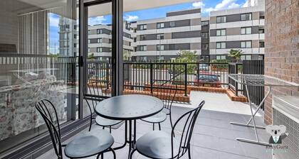 KozyGuru | Penrith | 2 Bed 2 Bath Apt Free Parking