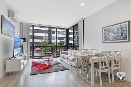 KozyGuru | Penrith | 2 Bed 2 Bath Apt Free Parking