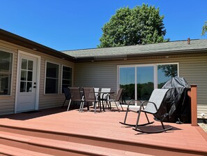 Outdoor dining - Relax with beautiful views overlooking the Wisconsin River (Blue River)