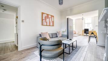 TV, fireplace, stereo