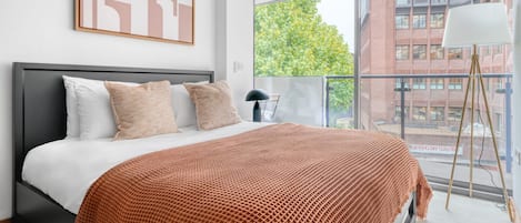 2 chambres, fer et planche à repasser, Wi-Fi, draps fournis