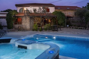 Pool - Holiday House Stone Lady (Rasopasno)