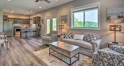 Lake Views, Fire Pit! ‘Blue Cabin’ Ozarks Getaway