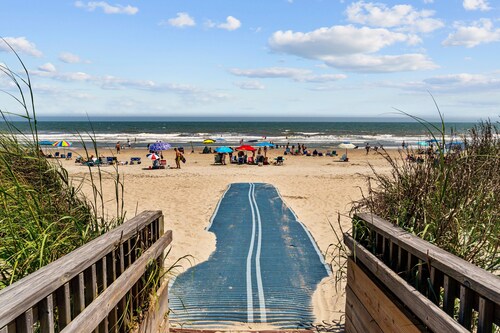 OIB - 3 bedrooms - 3 pools - 400 steps to the beach!
