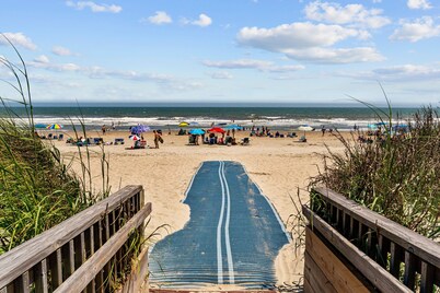 OIB - 3 bedrooms - 3 pools - 400 steps to the beach!