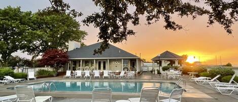 室外游泳池,恒温泳池