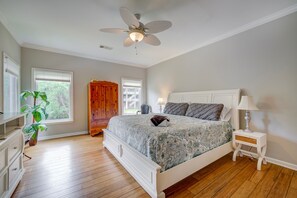 5 bedrooms, desk, free WiFi, bed sheets