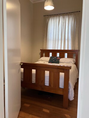 3 bedrooms, free WiFi, bed sheets