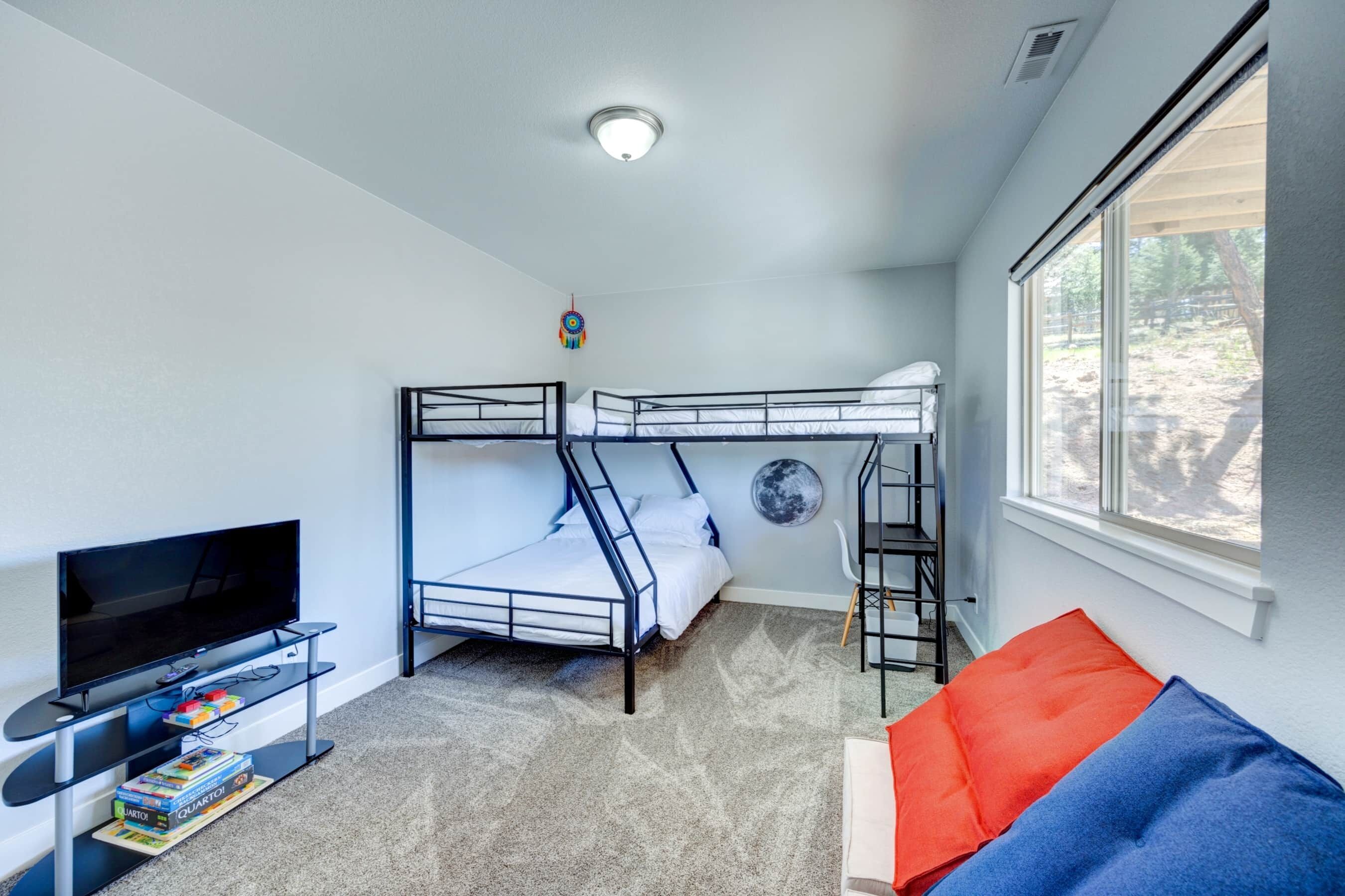 3 bedrooms, iron/ironing board, travel cot, free WiFi