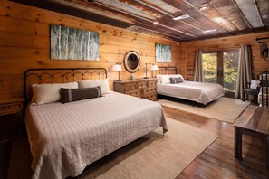 6 bedrooms, desk, free WiFi, bed sheets