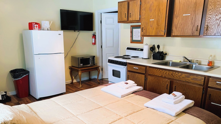 Love Hotels St John River by OYO at Fort Kent ME