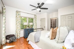 5 bedrooms, desk, iron/ironing board, travel crib