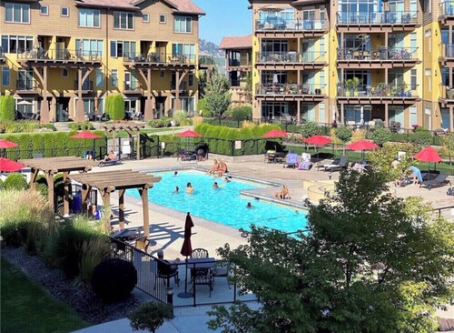 Executive Lakeview Suite, 3 King Bedrooms 2 Baths, 2 Private Patios