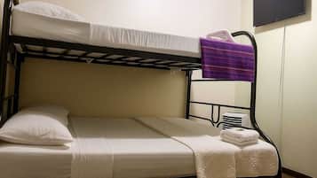 Cortinas blackout, wifi gratis y ropa de cama