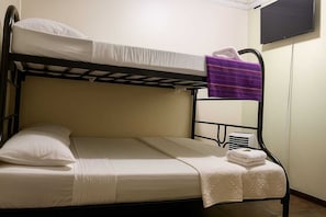 Economy Double Room | Blackout curtains, free WiFi, bed sheets - Hotel el Tucan Alajuela (Alajuela)