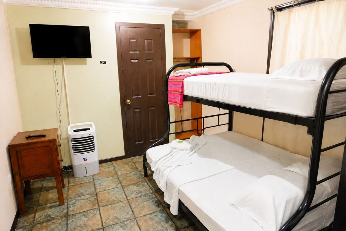 Cortinas blackout, wifi gratis y ropa de cama 