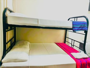 Habitación básica doble | 1 habitación, cortinas blackout, wifi gratis y ropa de cama 