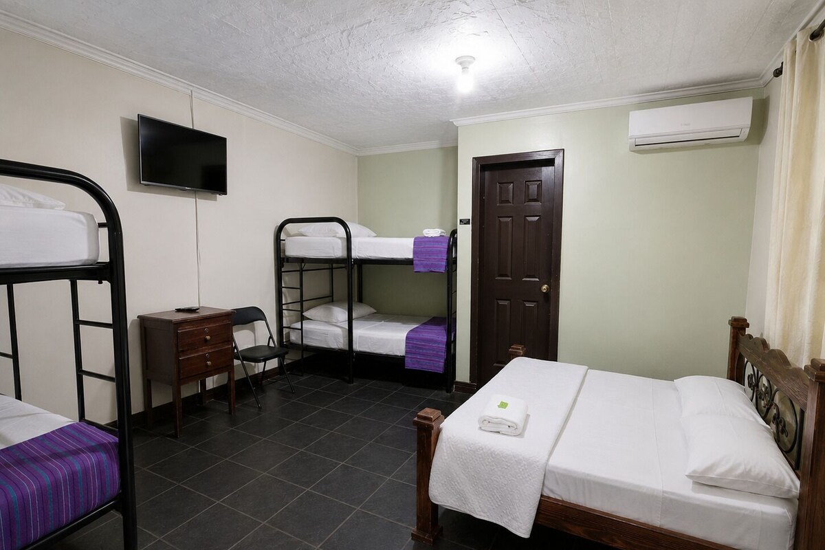 Cortinas blackout, wifi gratis y ropa de cama 