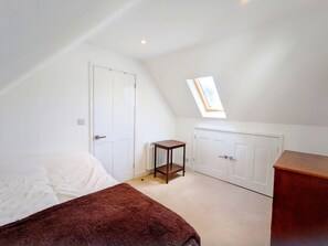 1 bedroom, iron/ironing board, WiFi, bed sheets - Carthagena, Birdham -  a flat that sleeps 2 guests  in 1 bedroom (Chichester)