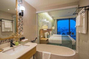 Deluxe City View Double | Bathroom