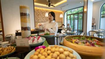 Bao gồm bữa sáng buffet hàng ngày