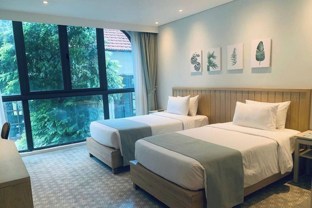 Family - Two Bedrooms | Minibar, in-room safe, desk, blackout curtains