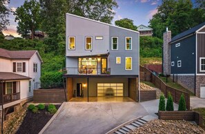 Exterior - Northshore 5BR Fun Retreat Near Downtown (Chattanooga)