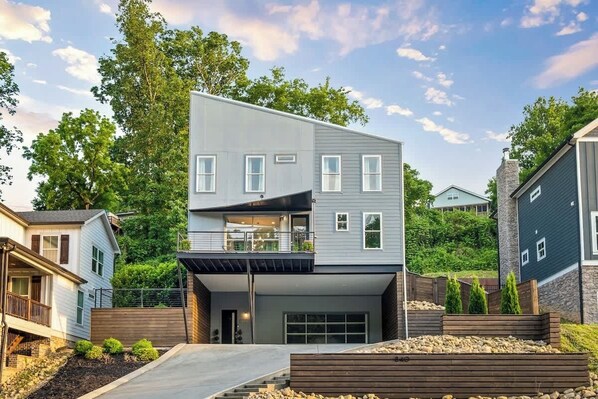 Exterior - Northshore 5BR Fun Retreat Near Downtown (Chattanooga)