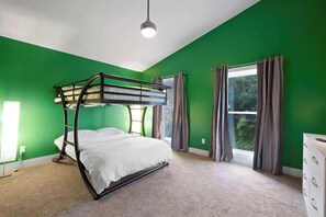 5 bedrooms, iron/ironing board, free WiFi, bed sheets
