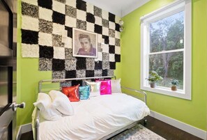 5 bedrooms, iron/ironing board, free WiFi, bed sheets - Northshore 5BR Fun Retreat Near Downtown (Chattanooga)