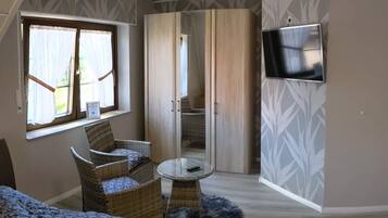 2 bedrooms, iron/ironing board, free WiFi, bed sheets