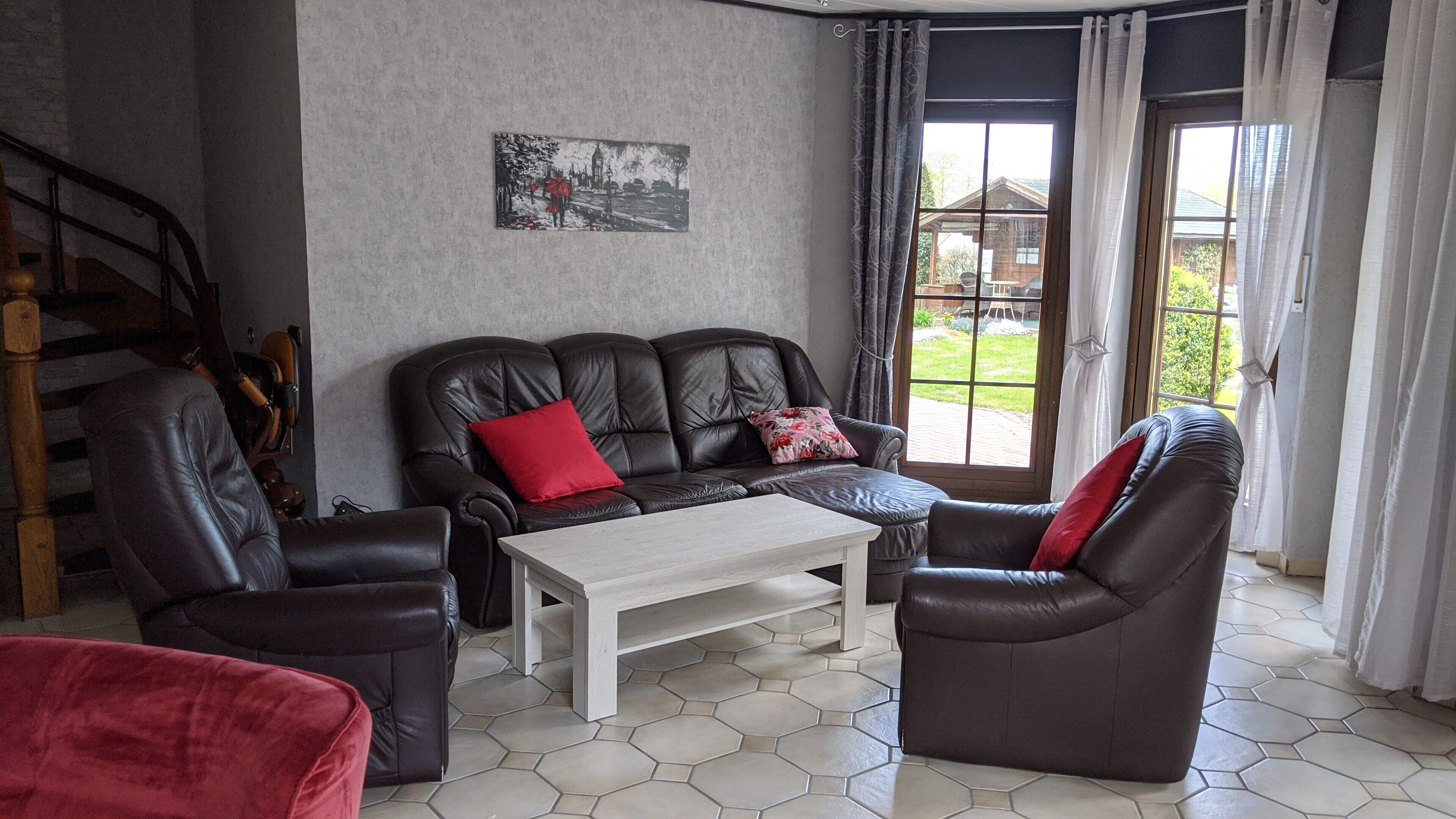 Fernseher, Kamin, DVD-Player, Stereoanlage