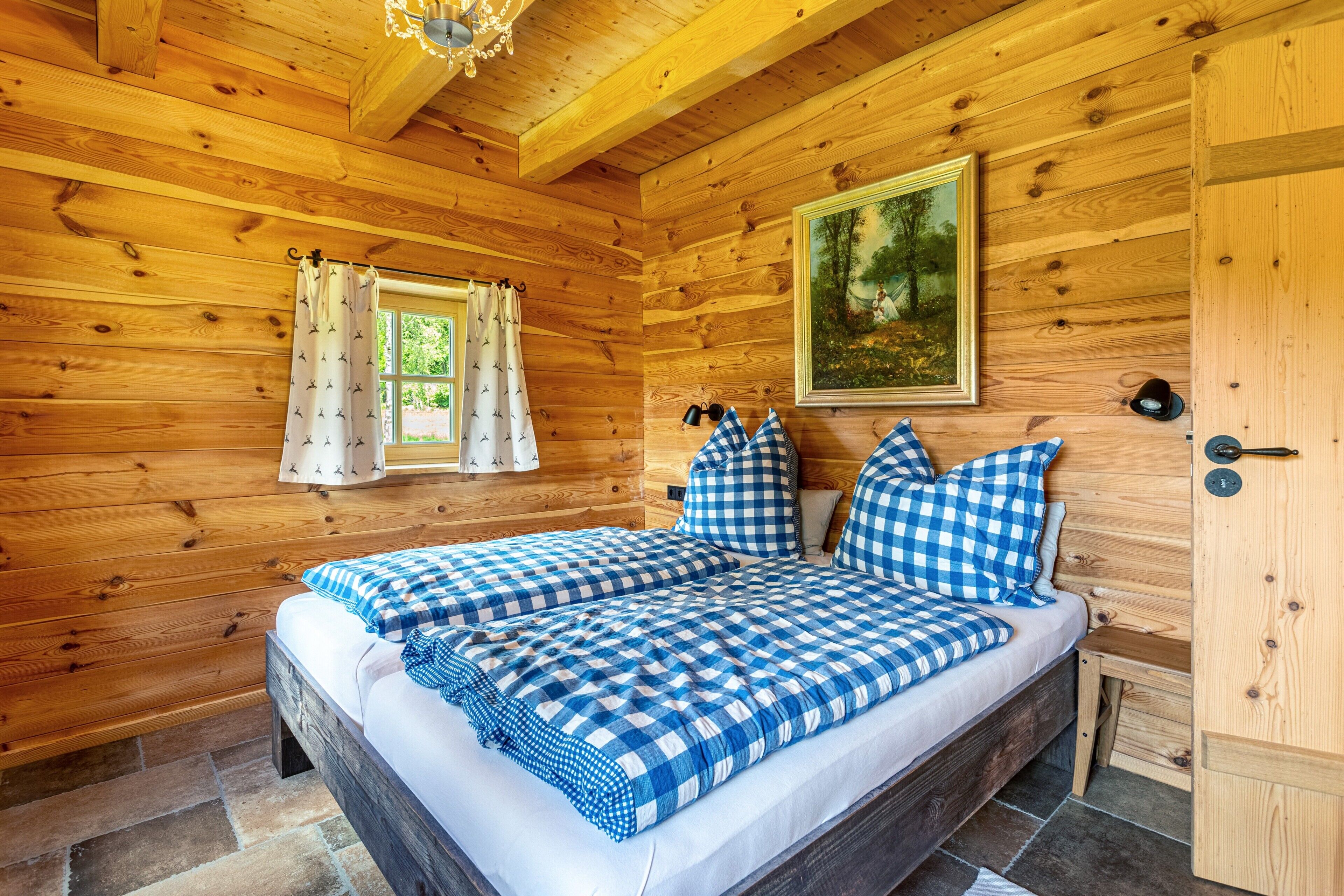 3 makuuhuonetta, silitysrauta/-lauta, ilmainen Wi-Fi, vuodevaatteet