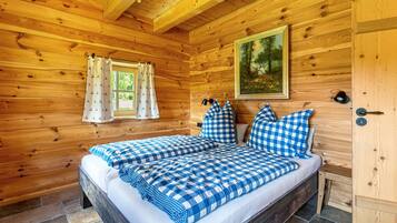 3 makuuhuonetta, silitysrauta/-lauta, ilmainen Wi-Fi, vuodevaatteet