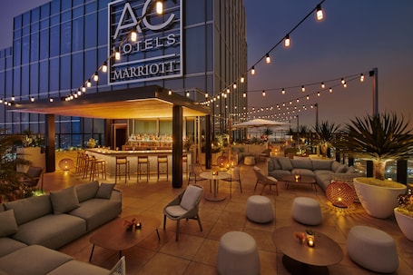 Rooftop terrace. Moxy Downtown Los Angeles