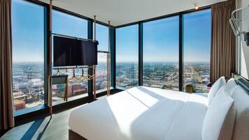 Pengeskab på værelset, skrivebord, arbejdsområde til bærbare computere