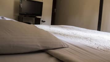 書桌、床單