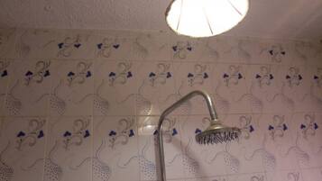 Shower, rainfall showerhead, free toiletries, slippers